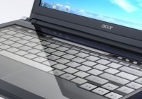 Acer ICONIA 6120 Dual-Screen Touchbook virtual keyboard