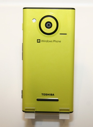 KDDI au IS12T Windows Phone by Fujitsu Toshiba runs Mango live shot