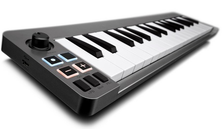 Avid M-Audio Keystation Mini 32 ultra-portable keyboard controller 1