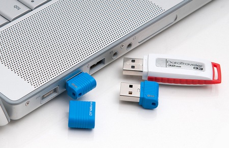 Kingston DataTraveler Micro Tiny USB Flash Drive in use