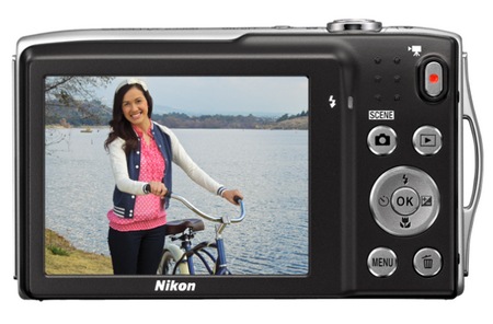 Nikon CoolPix S4200 digital camera back