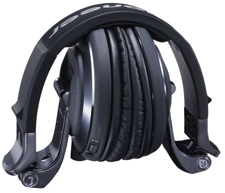 Pioneer HDJ-2000-K Professional DJ Headphones Now in Black Chrome folded