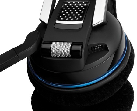 Corsair Vengeance 2000 Wireless 7.1 Gaming Headset 1