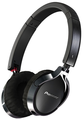 Pioneer SE-MJ591 Audiophile Headphones in case