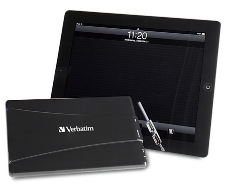 Verbatim Dual USB Power Pack 97926 portable charger in use