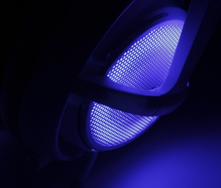 SteelSeries Siberia v2 Frost Blue Headset light on