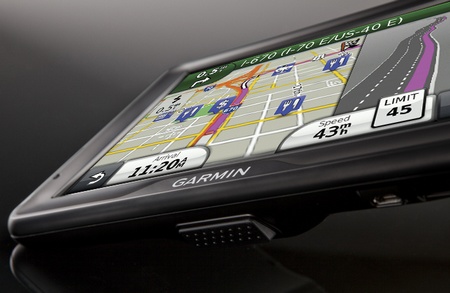 Garmin dezl 760LMT Truck Navigator with 7-inch Touchscreen angle