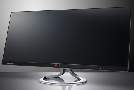 LG EA93 is the World's First 21-9 UltraWide Monitor right 1