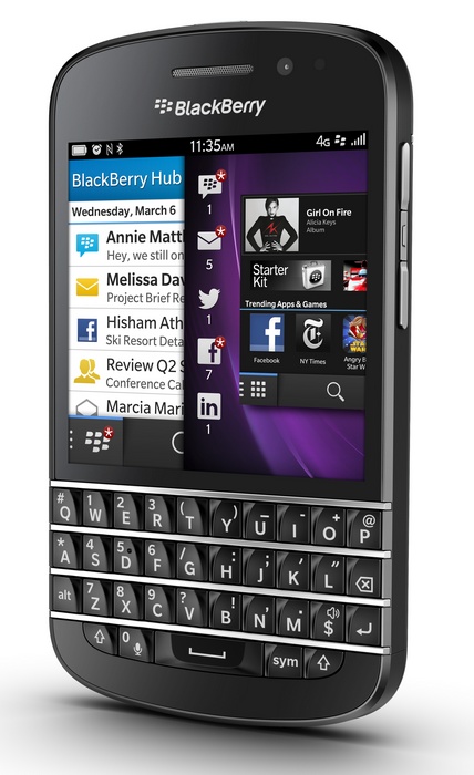 BlackBerry Q10 gets QWERTY Keyboard and 3.1-inch Super AMOLED black angle left