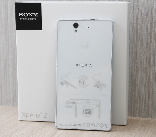 Sony Xperia Z gets unboxed early back 1