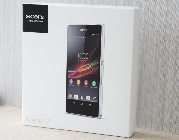 Sony Xperia Z gets unboxed early box