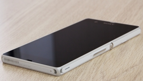 Sony Xperia Z gets unboxed early front