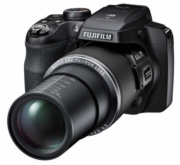 FujiFilm FinePix S8400W 44x Long Zoom Camera supports WiFi zooming angle