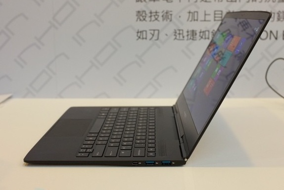 Inhon Blade 13 Carbon is the World's Thinnest and Lightest Notebook side