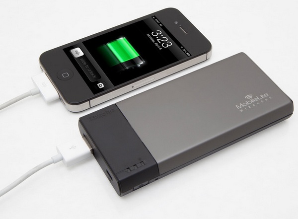 Kingston MobileLite Wireless Reader and Portable Charger for Mobile Devices charging