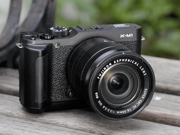 FujiFilm X-M1 Lightweight Mirrorless Camera black