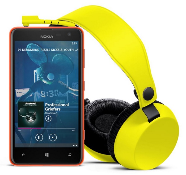 Nokia Lumia 625 Affordable LTE WP8 Smartphone with headphone