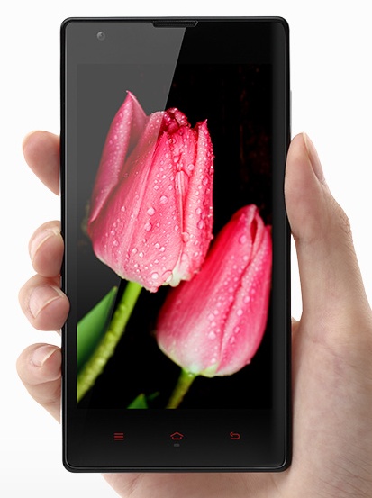 Xiaomi Hongmi (Red Rice) 4.7-inch Quad-core Smartphone on hand